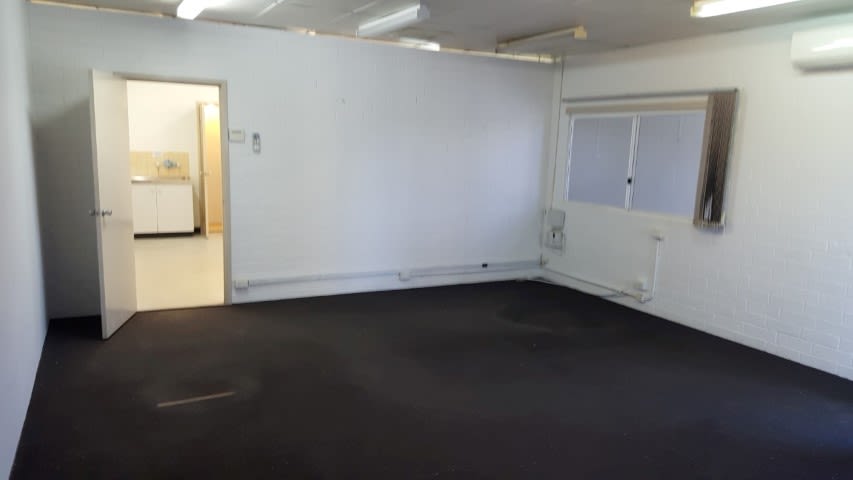 1/88 Briggs Street Welshpool WA 6106 - Image 3