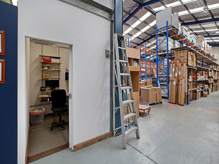Click to view all images 19 Clevedon Street Botany NSW 2019 - Image 3
