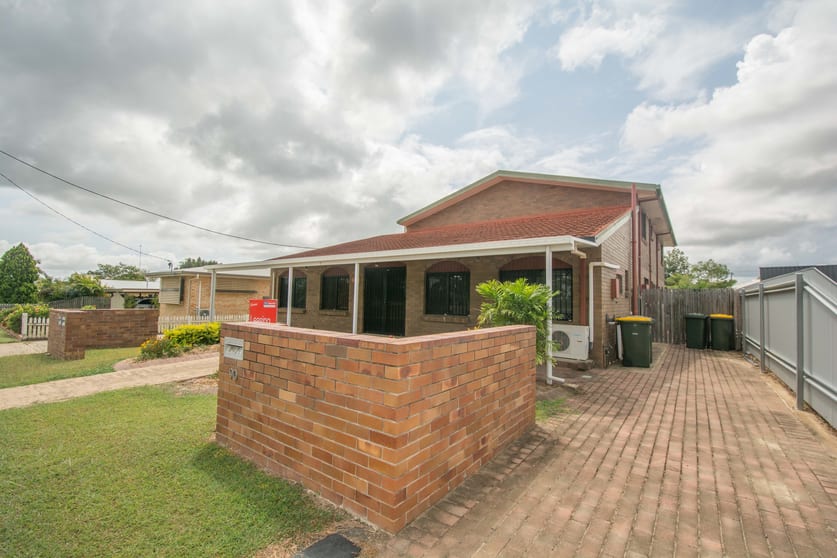 Click to view all images front unit, 90 Takalvan Street Svensson Heights QLD 4670 - Image 2