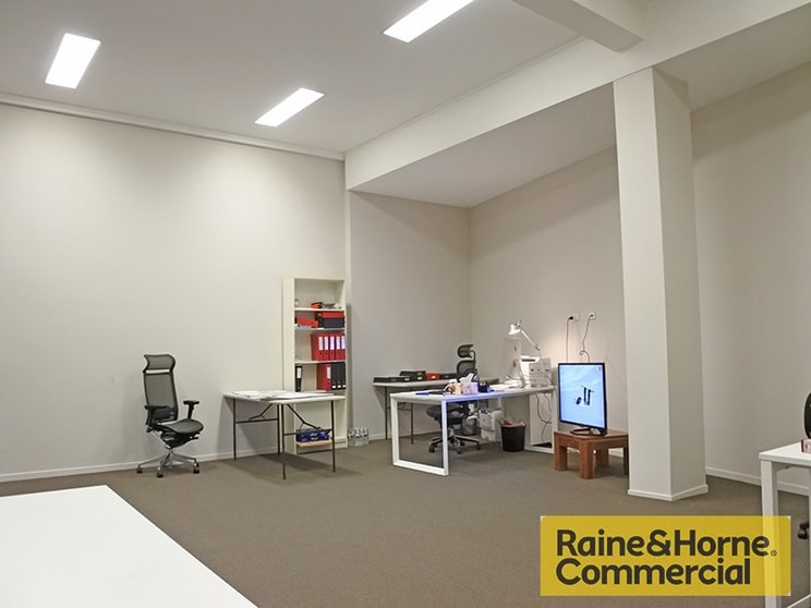 Click to view all images 115 Breakfast Creek Road Newstead QLD 4006 - Image 3