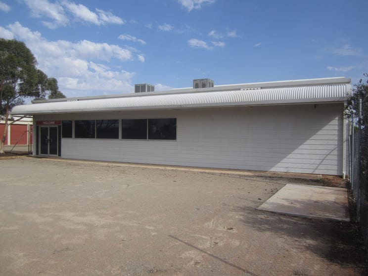 16 Gosse St Roxby Downs SA 5725 - Image 2