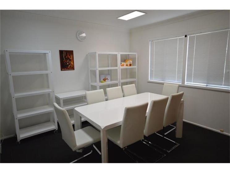 Click to view all images (Unit 8)/26 Oakdale Road Gateshead NSW 2290 - Image 2