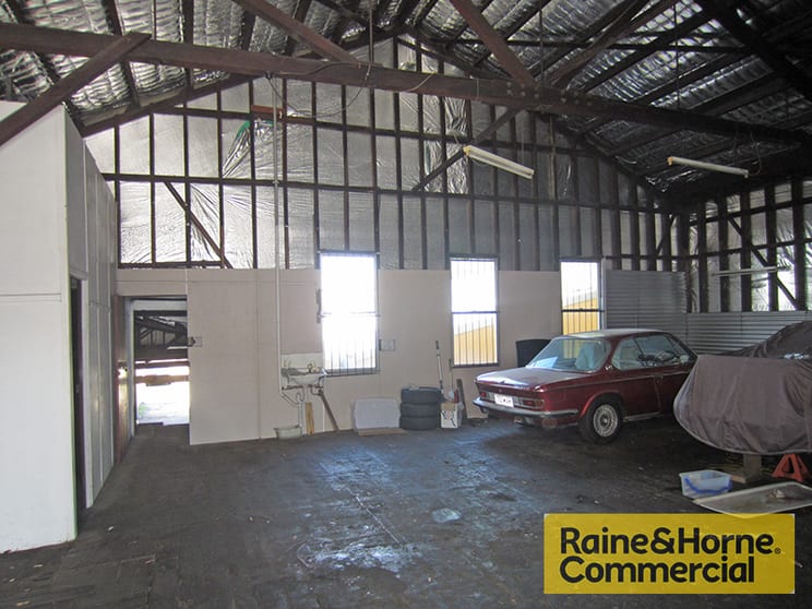Click to view all images Windsor QLD 4030 - Image 3