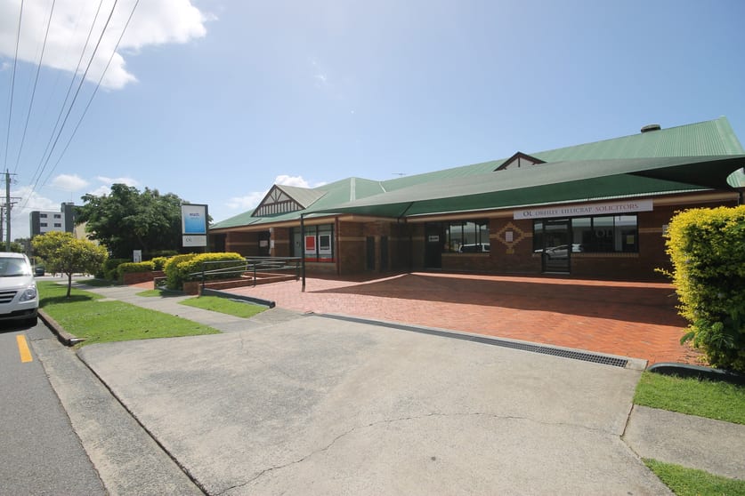 Click to view all images 2C/212 Bay Terrace Wynnum QLD 4178 - Image 3