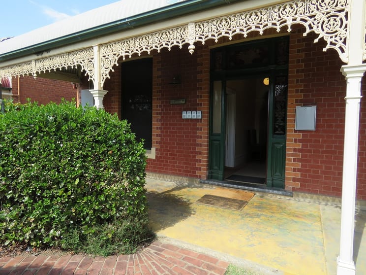 571 Englehardt Street Albury NSW 2640 - Image 1