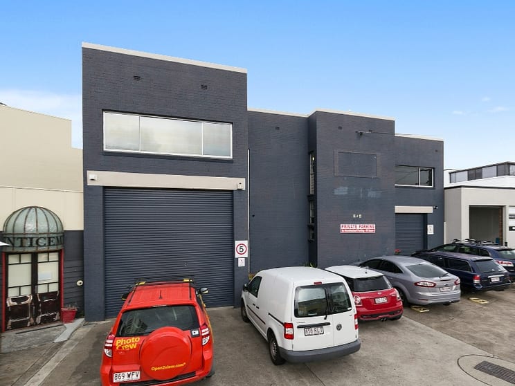 Click to view all images 2/4 Byres Street Newstead QLD 4006 - Image 1