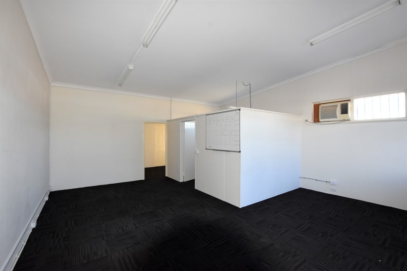 Click to view all images PART 21 DAVISON STREET Maddington WA 6109 - Image 2