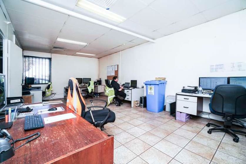 Click to view all images Unit 1/83 Kent Way Malaga WA 6090 - Image 3