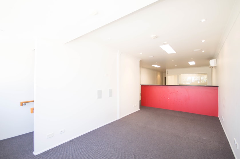 Click to view all images Molendinar QLD 4214 - Image 2