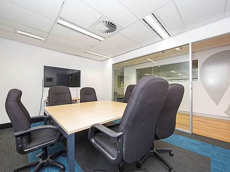 Click to view all images 3/2-10 Captain Cook Crescent Griffith ACT 2603 - Image 2