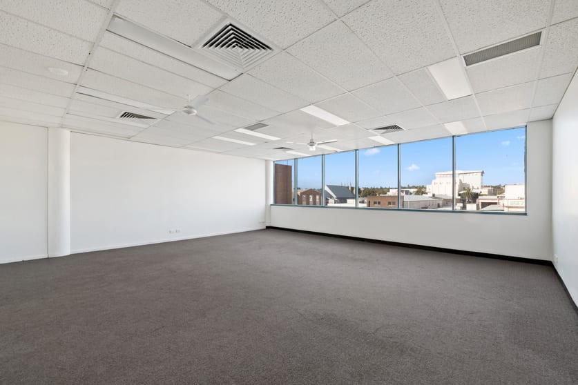 Click to view all images Level 2 Suite 3/516 Ruthven Street Toowoomba City QLD 4350 - Image 1