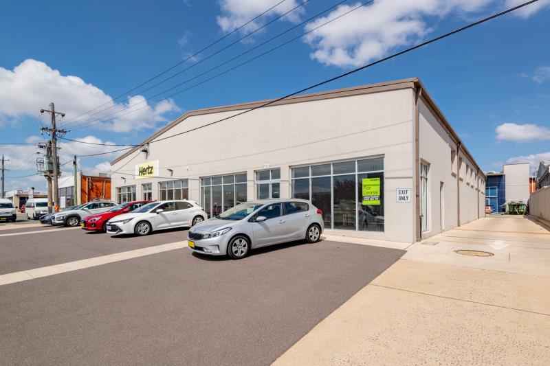 Click to view all images Unit 1/27-29 Kembla Street Fyshwick ACT 2609 - Image 1
