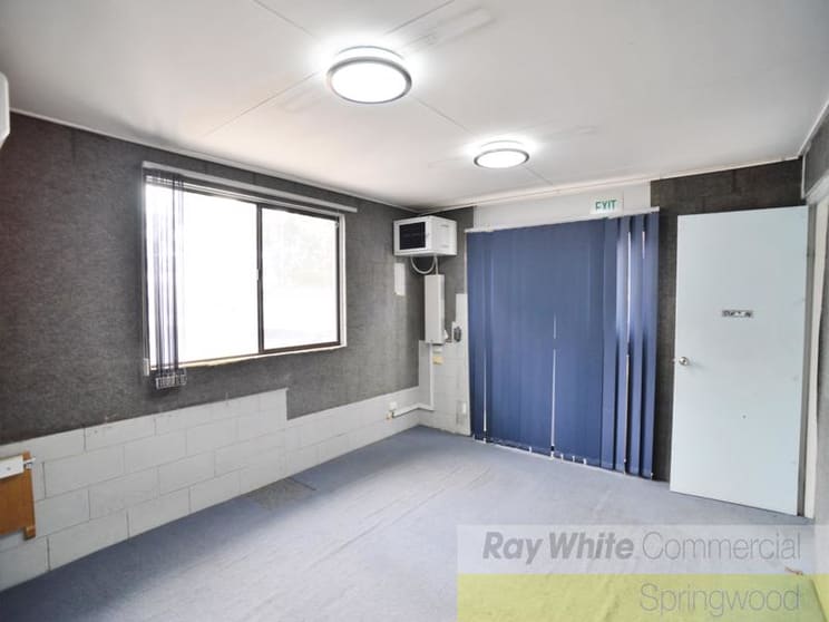 Click to view all images 1/207 Queens Road Kingston QLD 4114 - Image 3
