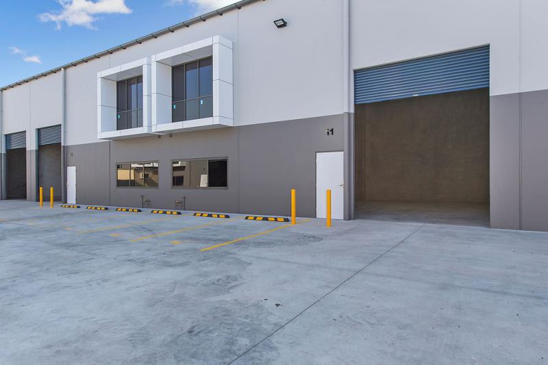 Click to view all images Smithfield NSW 2164 - Image 1