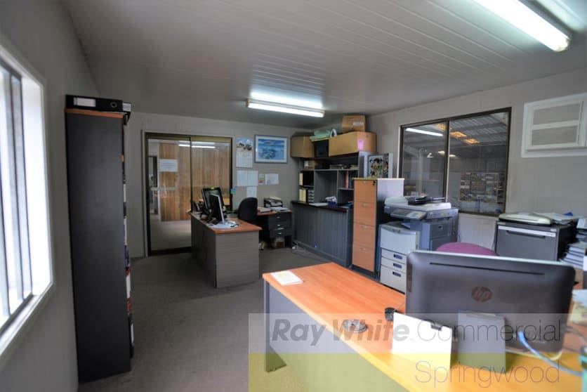Click to view all images 4/207 Queens Road Kingston QLD 4114 - Image 3