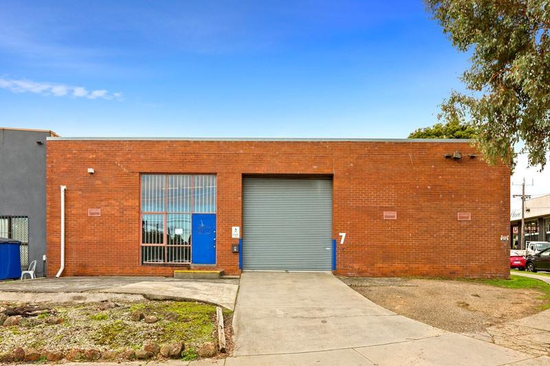 Click to view all images 7 Monomeeth Drive Mitcham VIC 3132 - Image 1