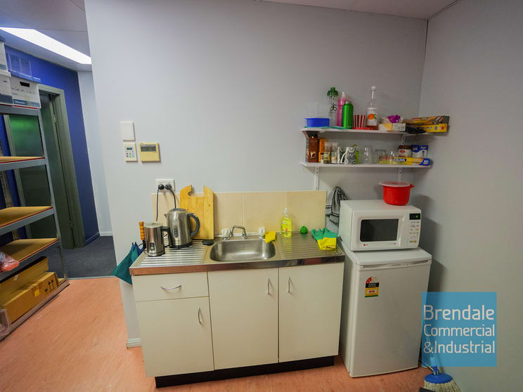 Click to view all images Level 1 Unit 2/253 Leitchs Rd Brendale QLD 4500 - Image 3