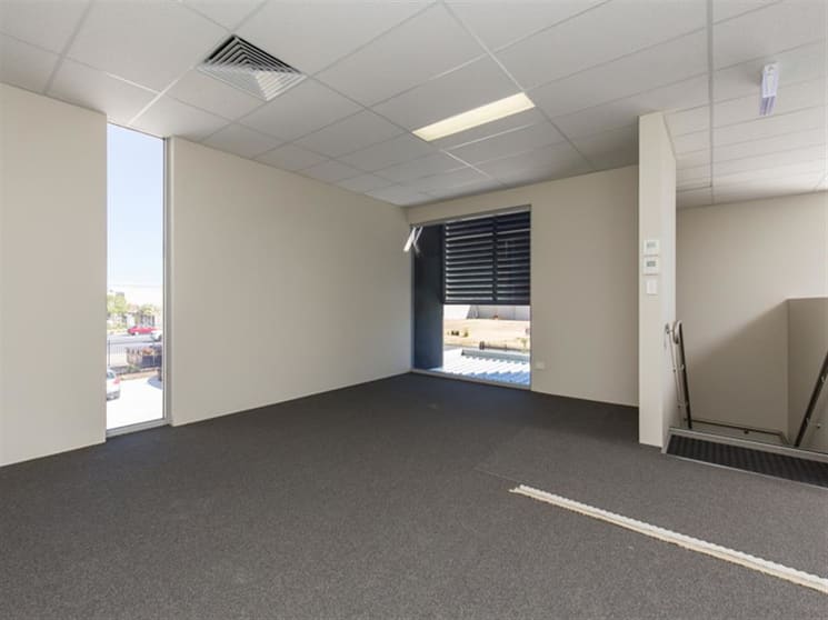Click to view all images 190 Beringarra Avenue Malaga WA 6090 - Image 3