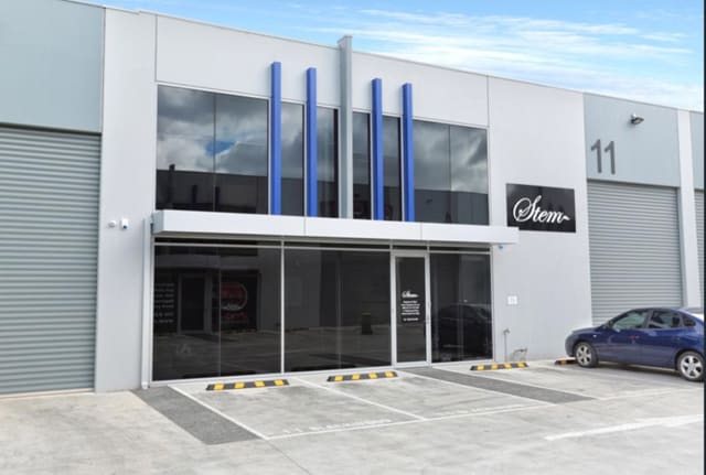 Click to view all images 11 Blackwood Drive Altona North VIC 3025 - Image 2
