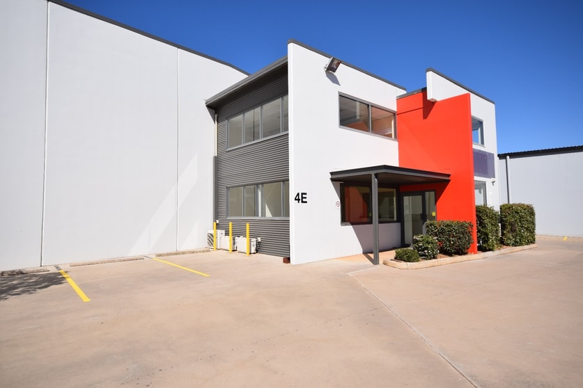 Click to view all images 4E/EE, 7-9 Gardner Court Wilsonton QLD 4350 - Image 1