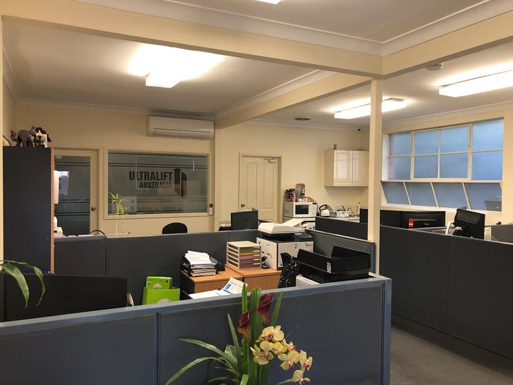 Click to view all images 2/12 Vernon Avenue Heidelberg West VIC 3081 - Image 2