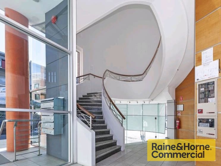 Click to view all images 76 Commercial Road Newstead QLD 4006 - Image 2