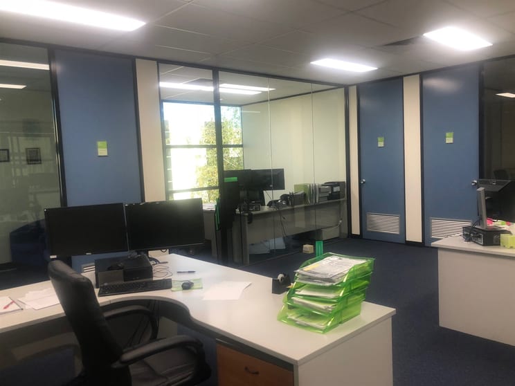2/21 Howleys Road Notting Hill VIC 3168 - Image 2