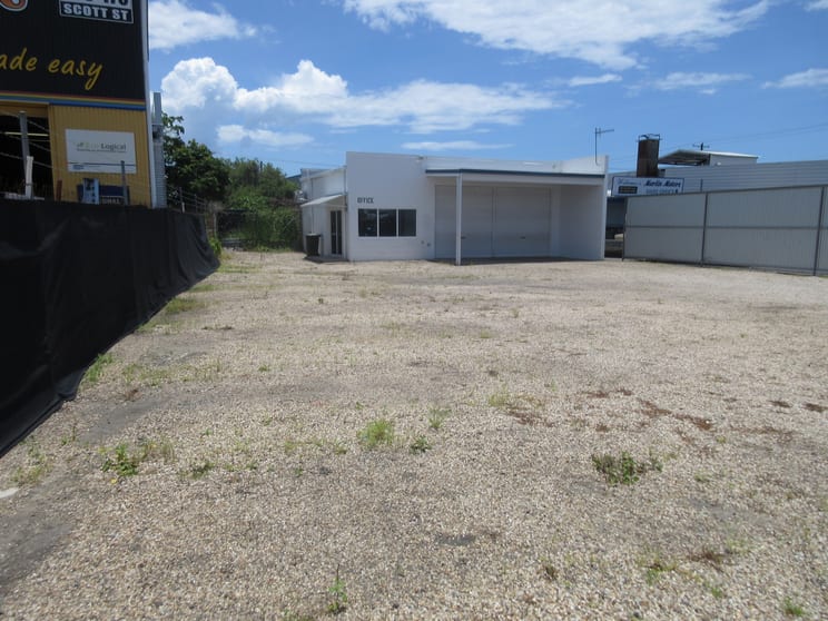 Click to view all images 166 Scott Street Bungalow QLD 4870 - Image 3