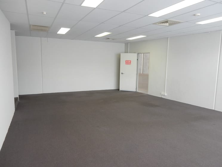 2/38 Discovery Drive Bibra Lake WA 6163 - Image 3