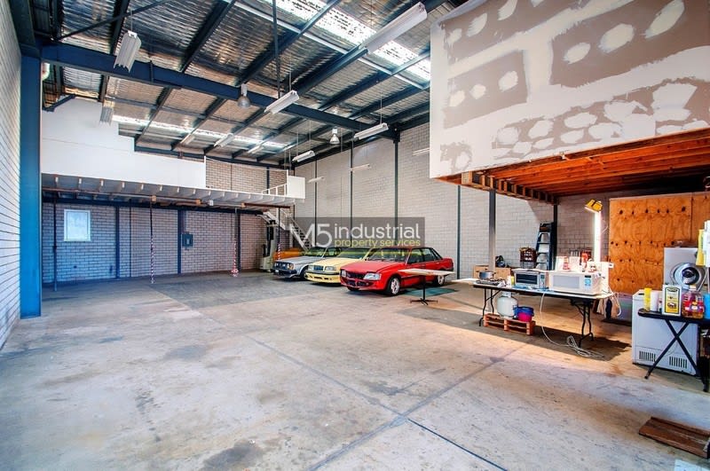 Click to view all images 2/14 Garema Circuit Kingsgrove NSW 2208 - Image 2