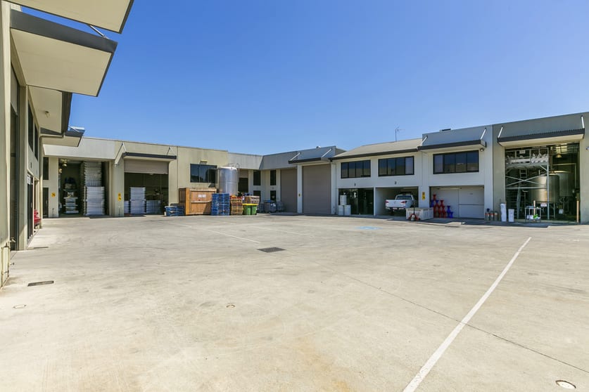Click to view all images 8/17a Ern Harley Drive Burleigh Heads QLD 4220 - Image 3