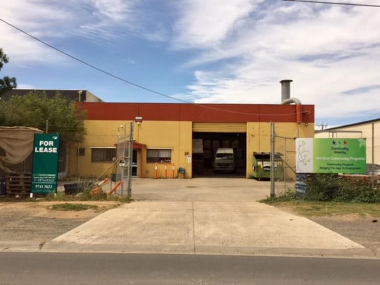 Click to view all images 27 Lock Avenue Werribee VIC 3030 - Image 1