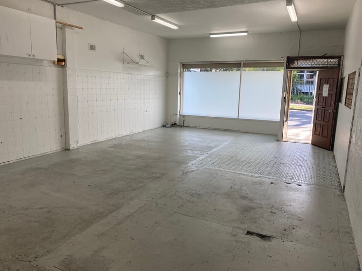 Click to view all images 3 Lehn Rd East Hills NSW 2213 - Image 3