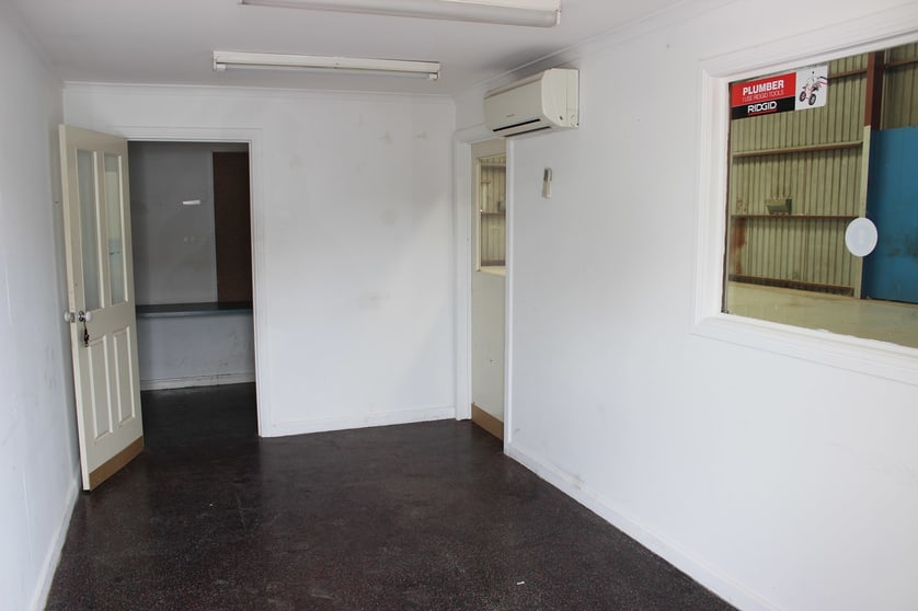 Click to view all images 2/10 Currier Street Breakwater VIC 3219 - Image 3