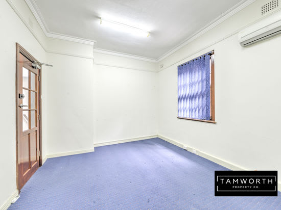 2/348 Peel Street Tamworth NSW 2340 - Image 2
