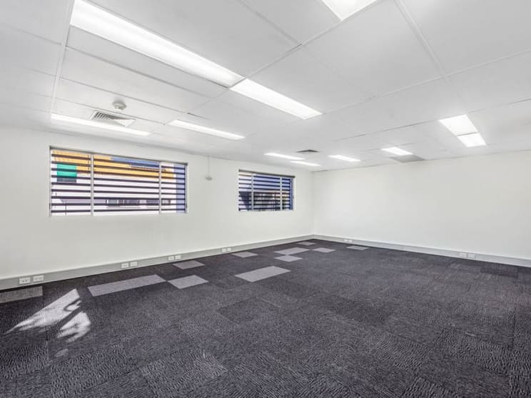 Click to view all images 14 Heussler Terrace Milton QLD 4064 - Image 3