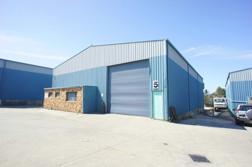 Click to view all images Unit 2 & 5, 2 Arunga Drive Beresfield NSW 2322 - Image 2