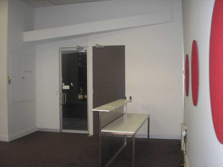 Click to view all images 10 Wellington Street St Kilda VIC 3182 - Image 3