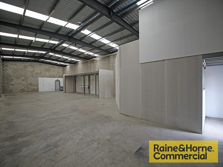 Click to view all images 10 Storie Street Clontarf QLD 4019 - Image 2