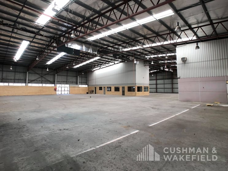 Click to view all images 2-18 High Road Bethania QLD 4205 - Image 2