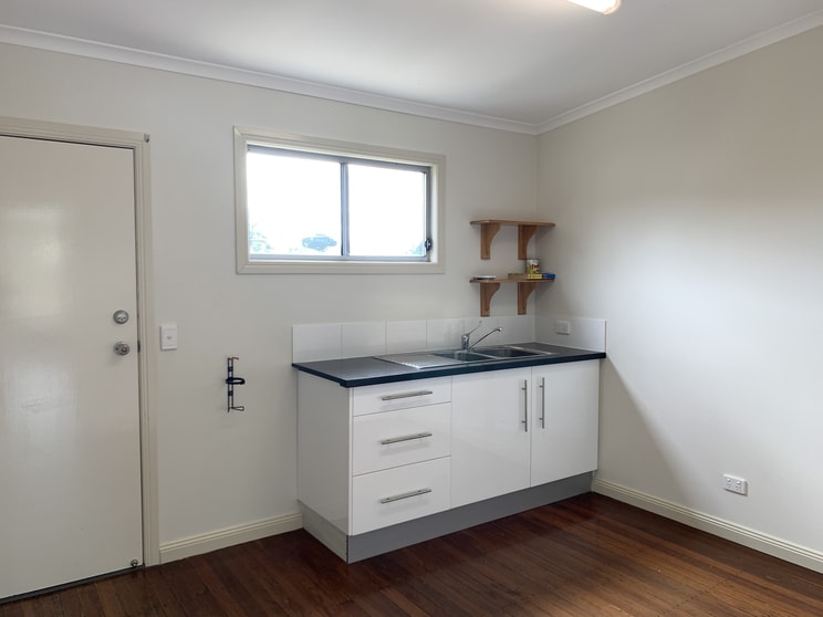 Click to view all images 4/176 Glebe Road Booval QLD 4304 - Image 3