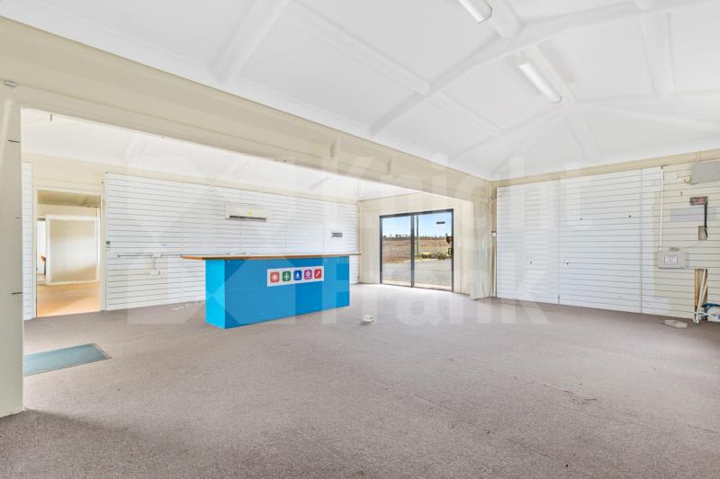 Click to view all images Unit 1/60360 Bruce Highway Port Curtis QLD 4700 - Image 3