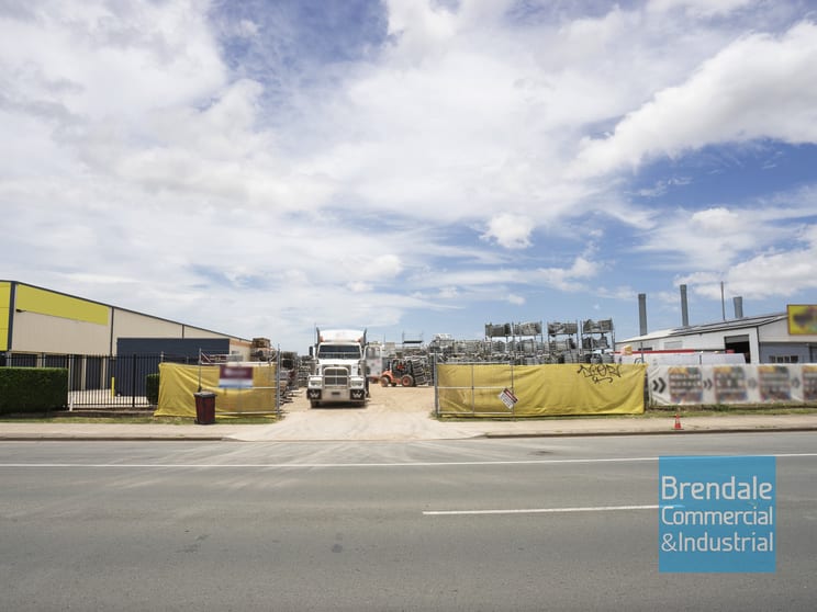 Click to view all images 2/233 Leitchs Rd Brendale QLD 4500 - Image 3