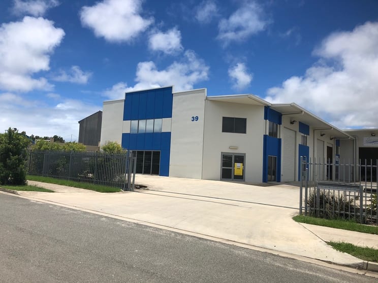 Click to view all images Unit 1/39 Link Crescent Coolum Beach QLD 4573 - Image 1