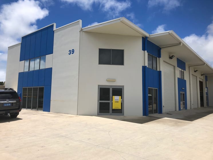 Click to view all images Unit 1/39 Link Crescent Coolum Beach QLD 4573 - Image 3