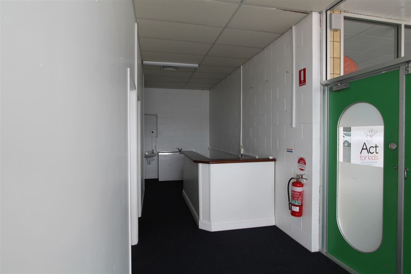 Click to view all images 3/143 Edwards Street Ayr QLD 4807 - Image 1