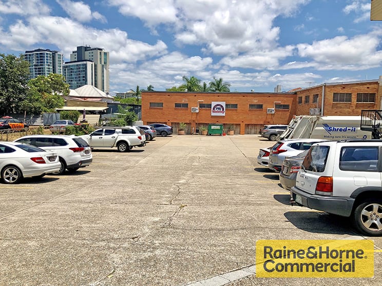 15/71 Racecourse Road Hamilton QLD 4007 - Image 3