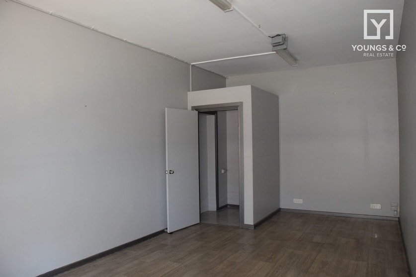 Click to view all images 6 Fryers St Shepparton VIC 3630 - Image 2