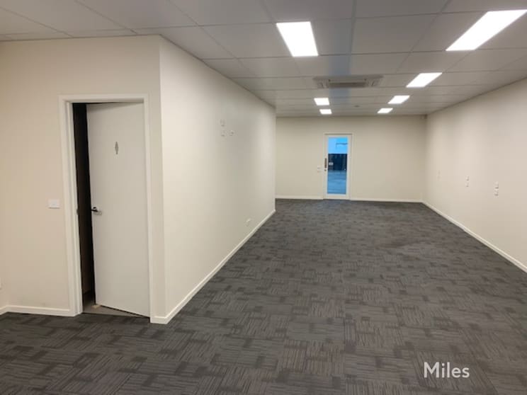 Click to view all images 1 & 2/11 Crissane Road Heidelberg West VIC 3081 - Image 3