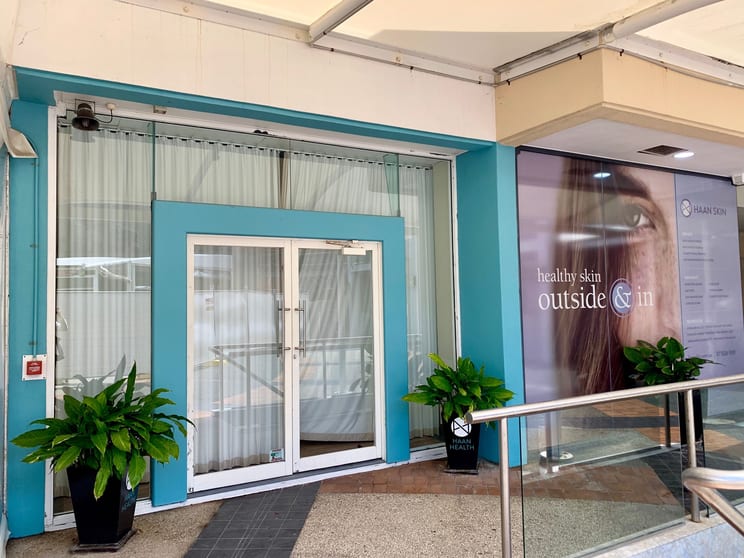 8/15 Victoria Avenue Broadbeach QLD 4218 - Image 2